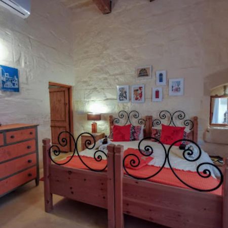 Peaceful Farmhouse Stay With Cozy Yard อาร์บ ภายนอก รูปภาพ
