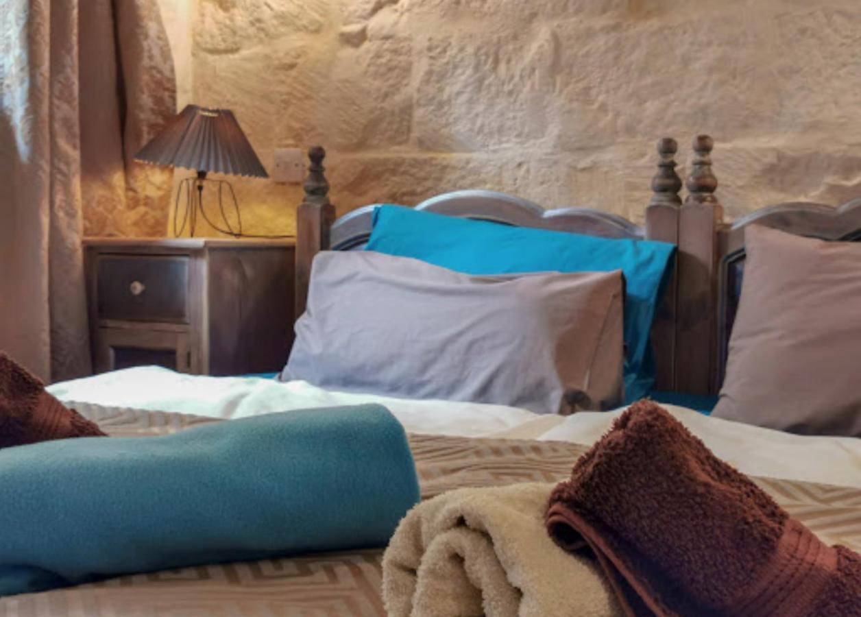 Peaceful Farmhouse Stay With Cozy Yard อาร์บ ภายนอก รูปภาพ