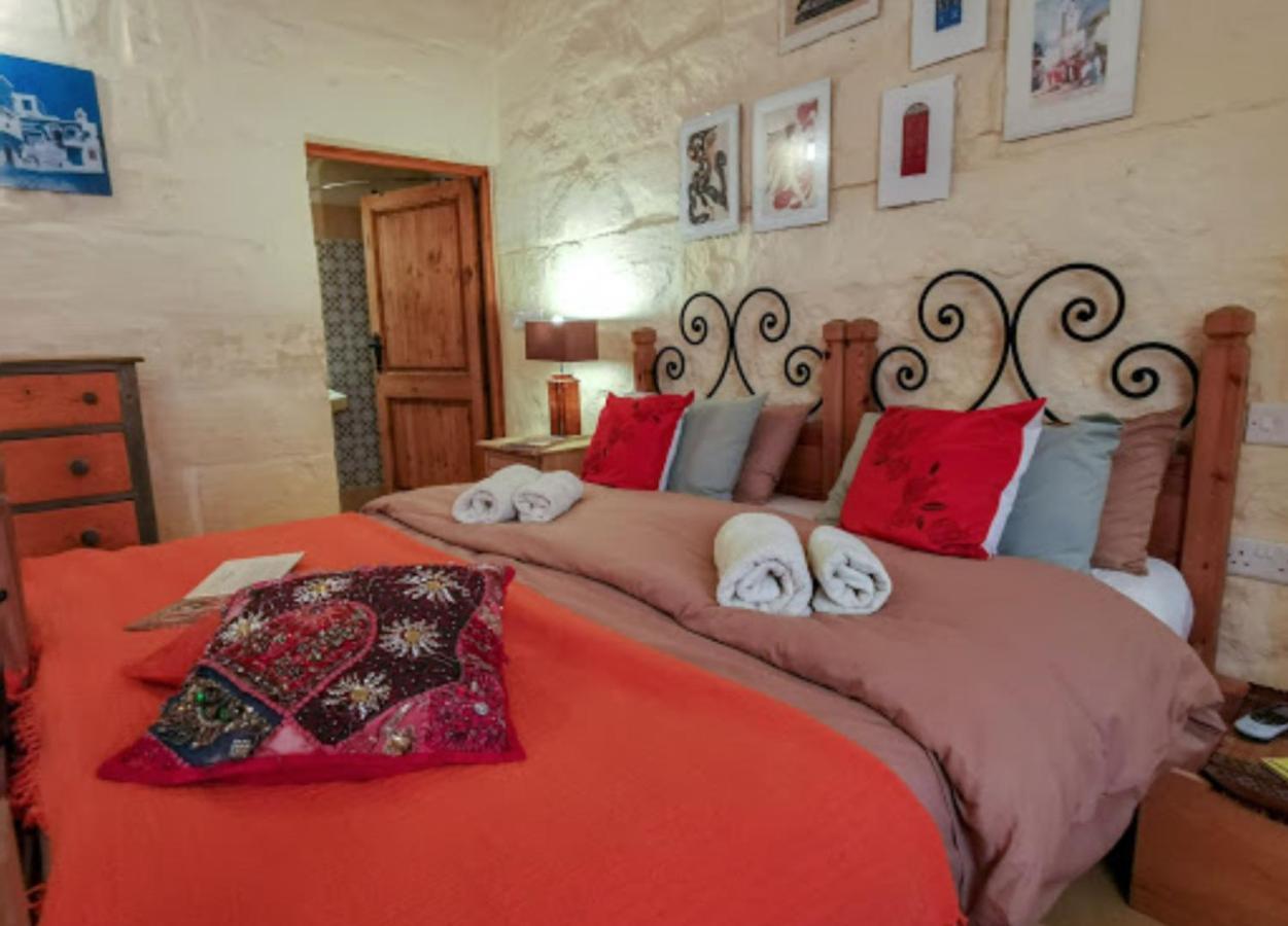 Peaceful Farmhouse Stay With Cozy Yard อาร์บ ภายนอก รูปภาพ