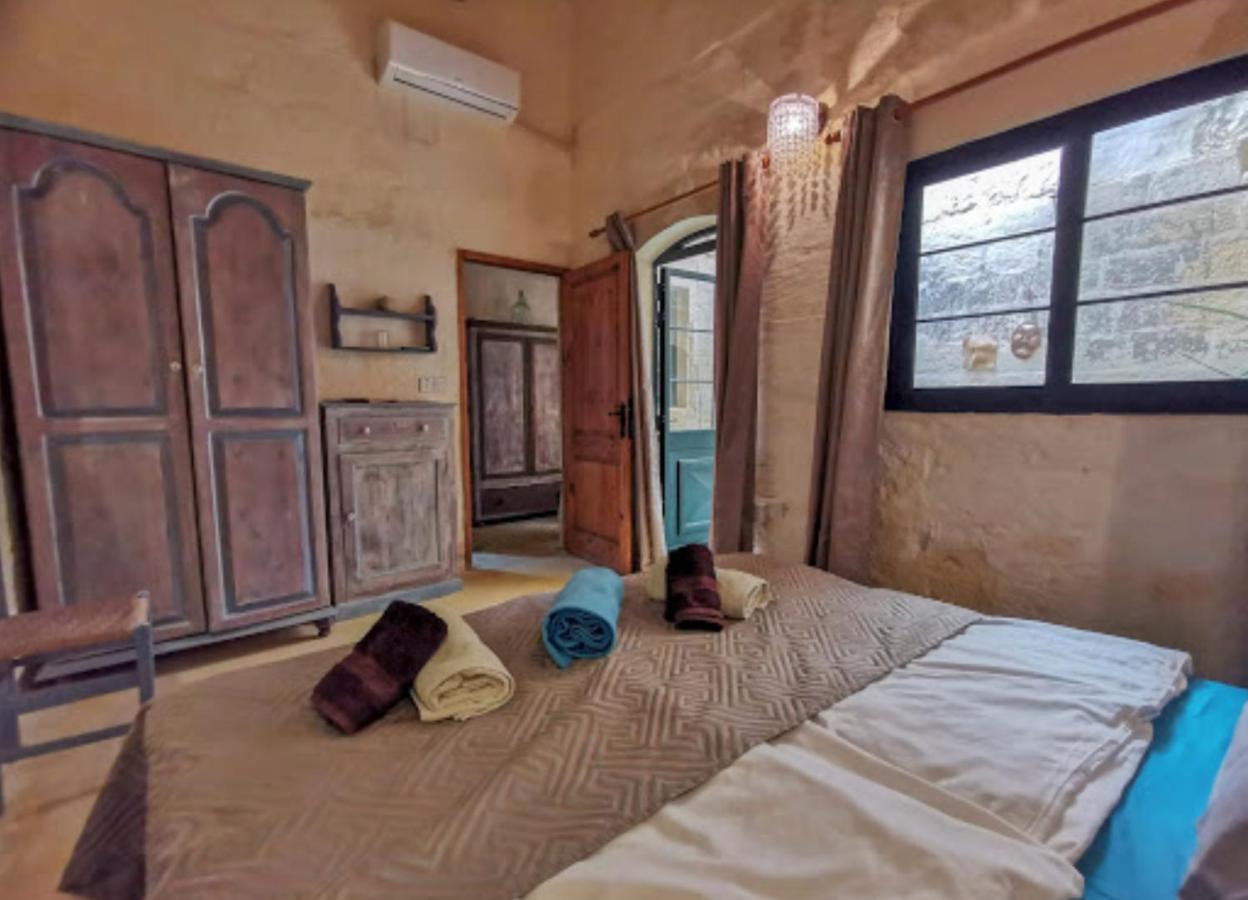Peaceful Farmhouse Stay With Cozy Yard อาร์บ ภายนอก รูปภาพ