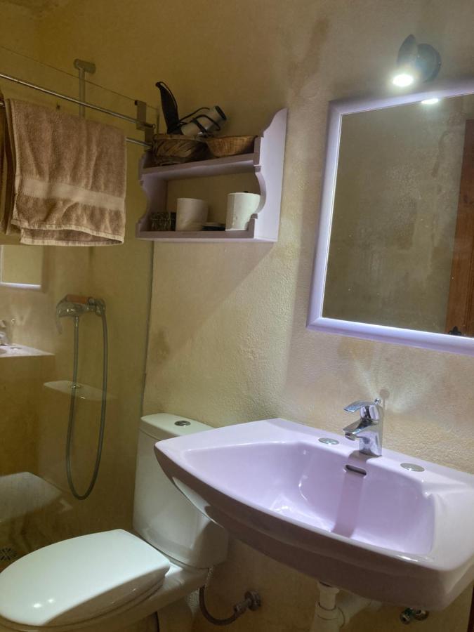 Peaceful Farmhouse Stay With Cozy Yard อาร์บ ภายนอก รูปภาพ